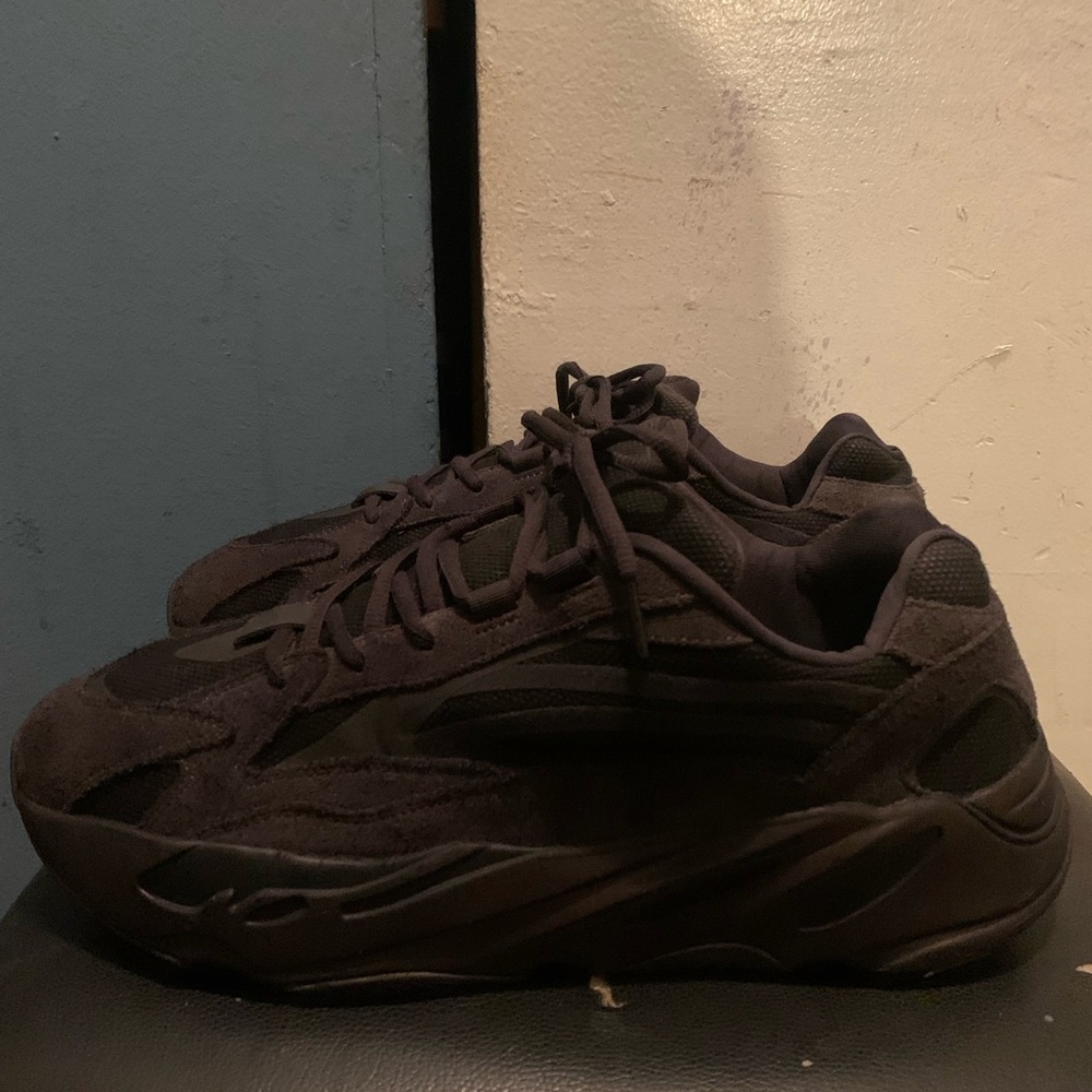 Yeezy 700 V2 Vanta Men size 12 1/2